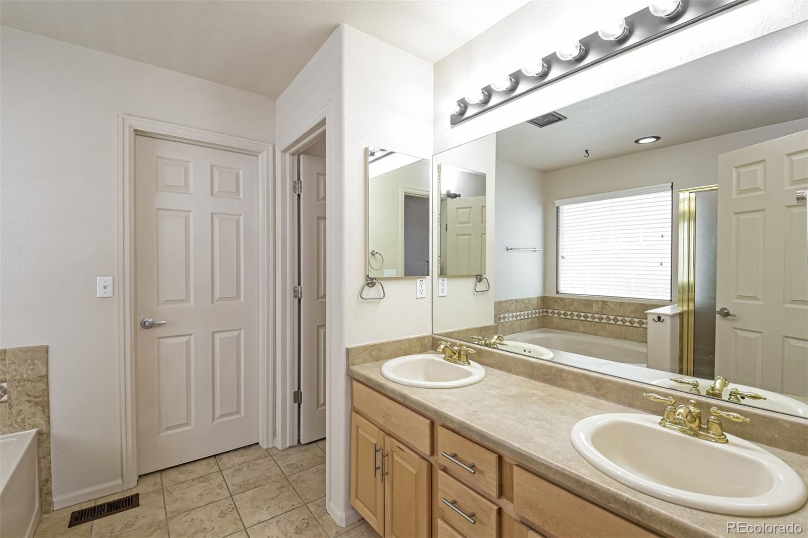 MLS Image #12 for 1137 s coolidge circle,aurora, Colorado