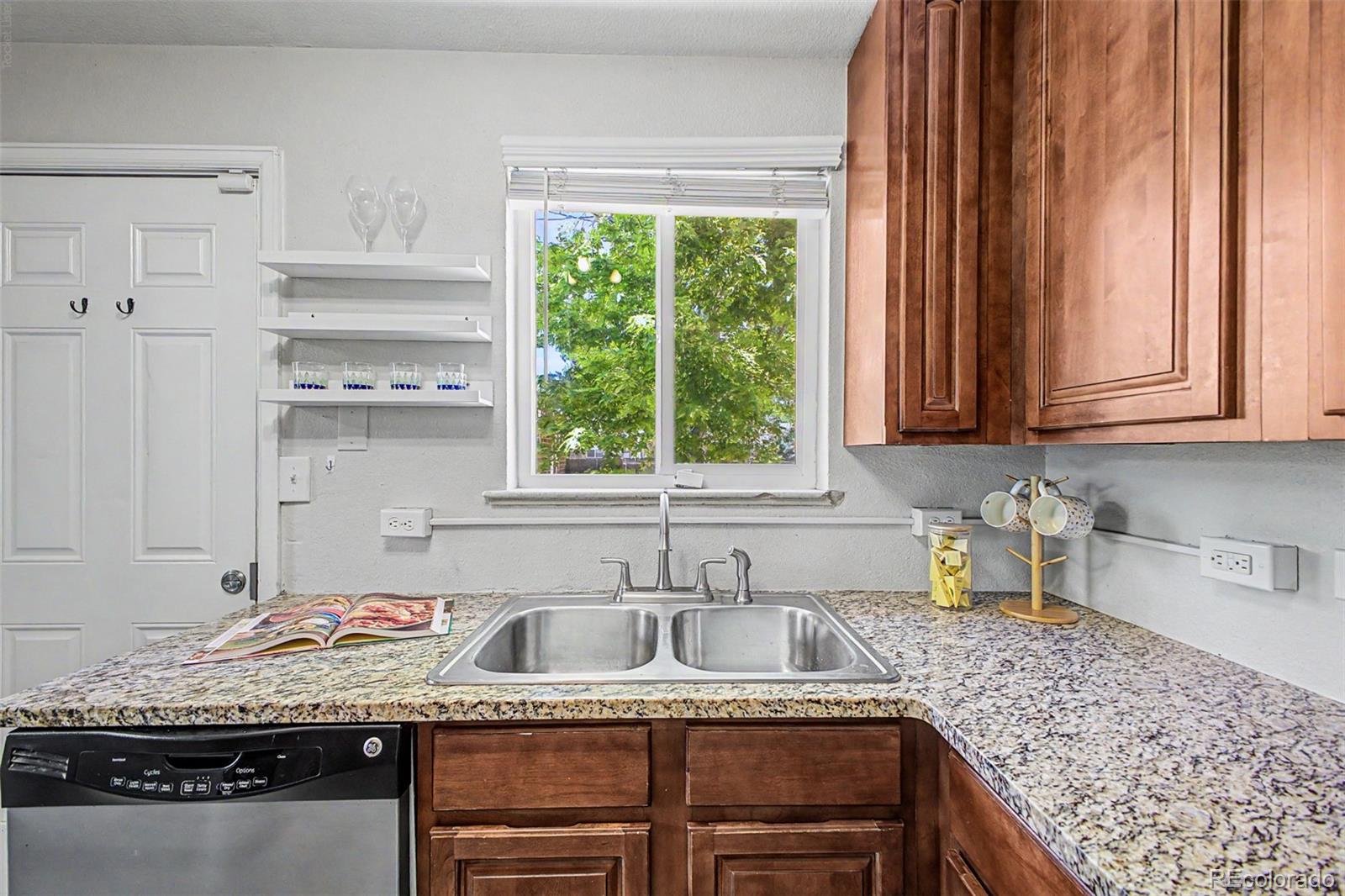 MLS Image #10 for 1414  spruce street,denver, Colorado