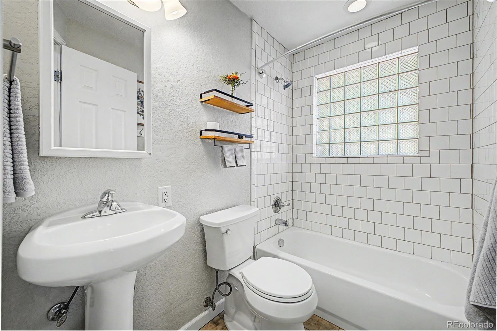 MLS Image #14 for 1414  spruce street,denver, Colorado