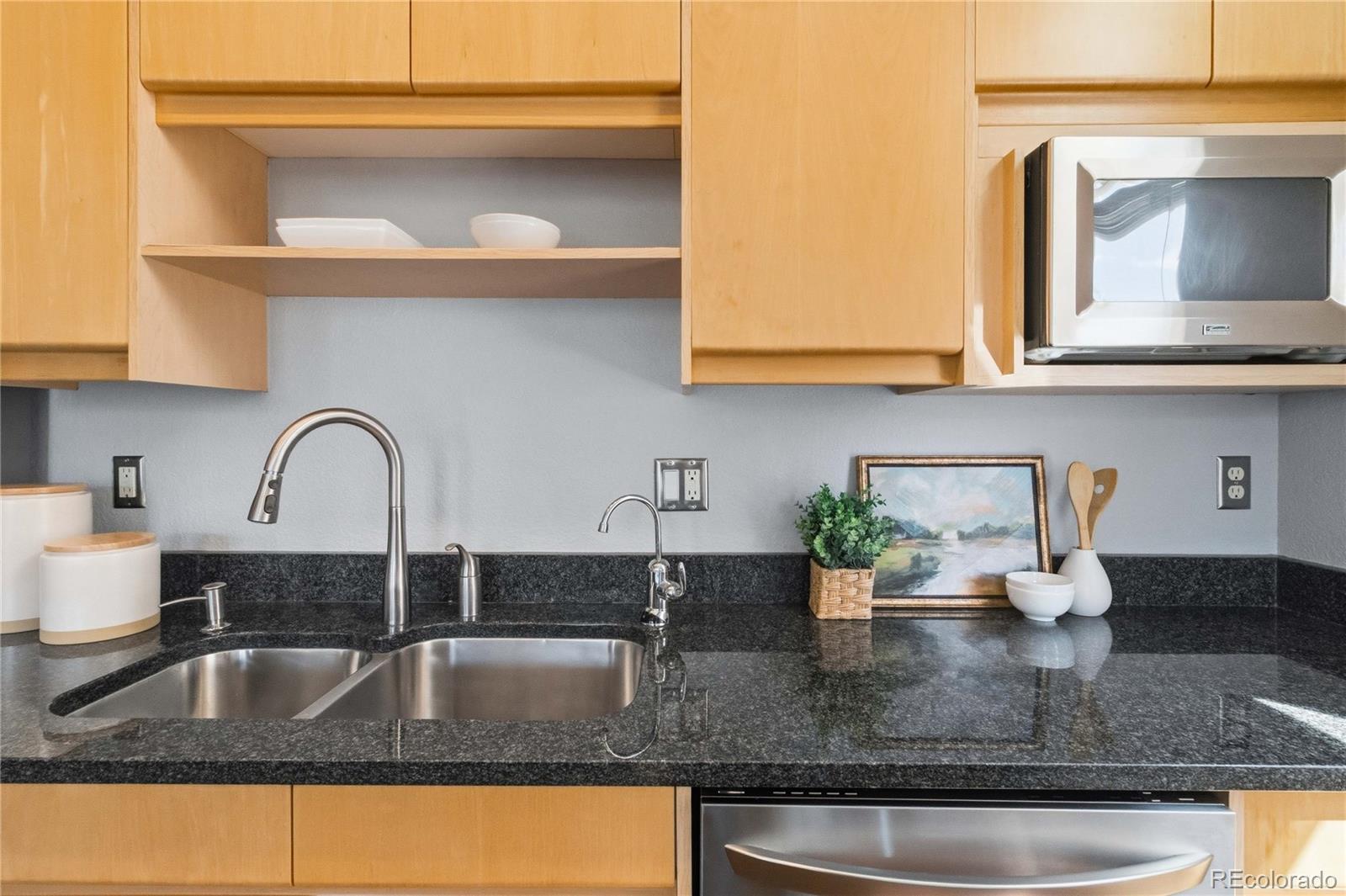 MLS Image #12 for 220  roslyn street,denver, Colorado