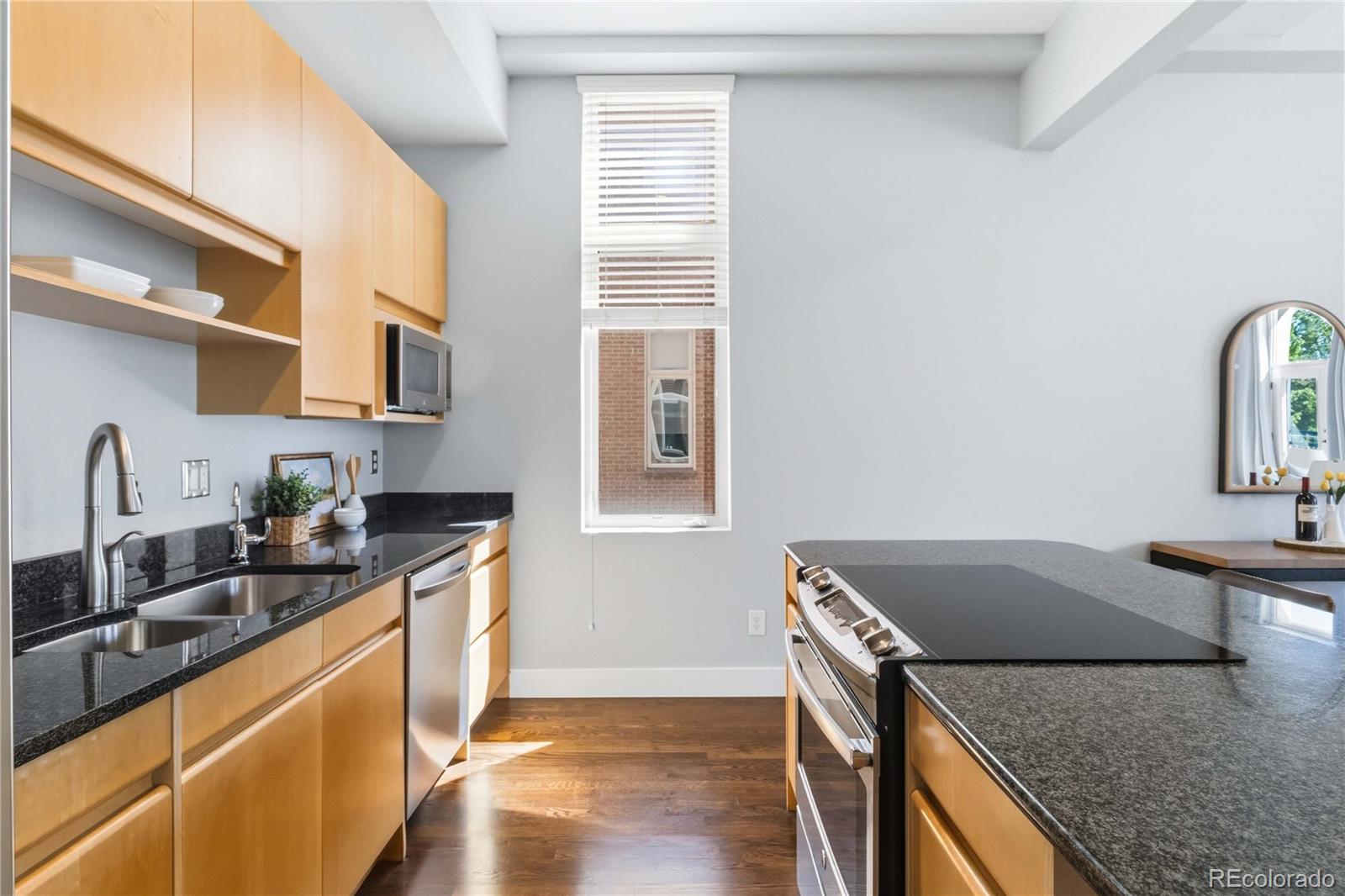 MLS Image #14 for 220  roslyn street,denver, Colorado