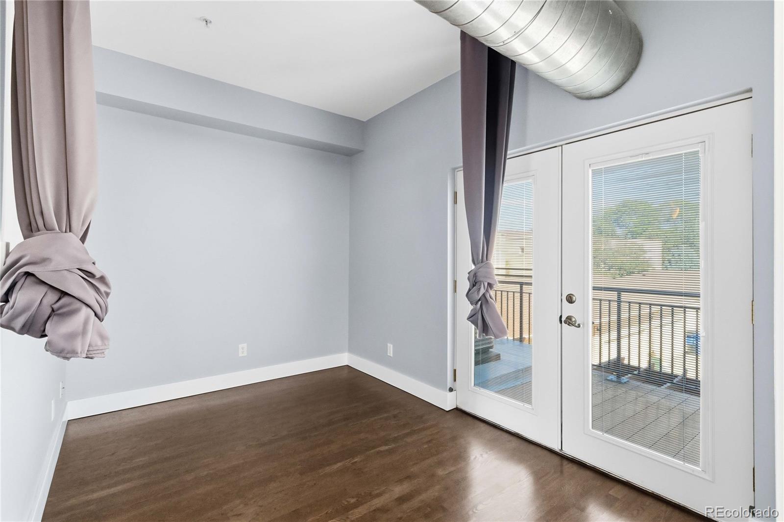 MLS Image #15 for 220  roslyn street,denver, Colorado