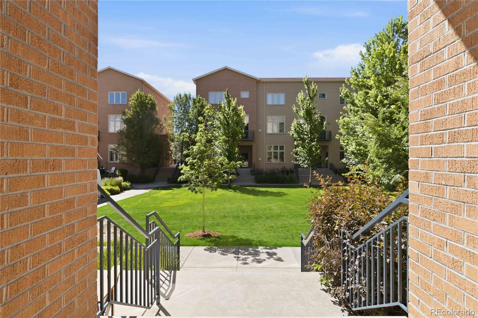 MLS Image #3 for 220  roslyn street,denver, Colorado
