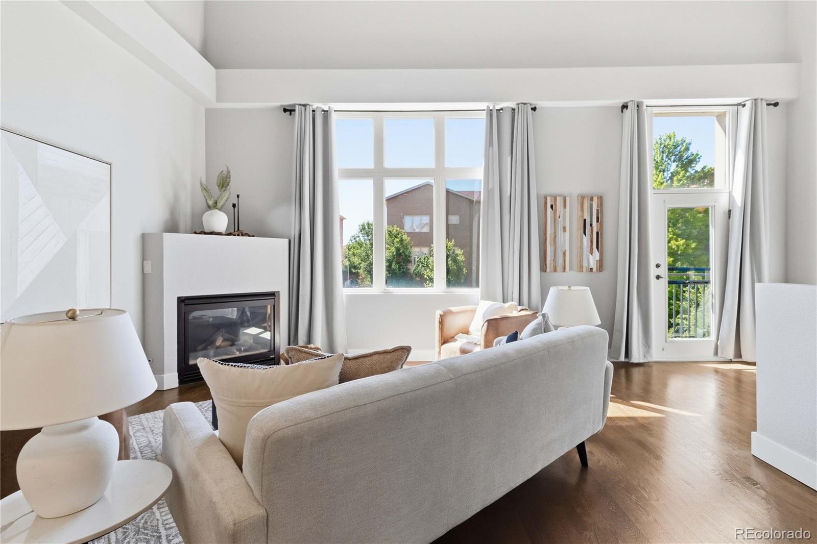 MLS Image #6 for 220  roslyn street,denver, Colorado