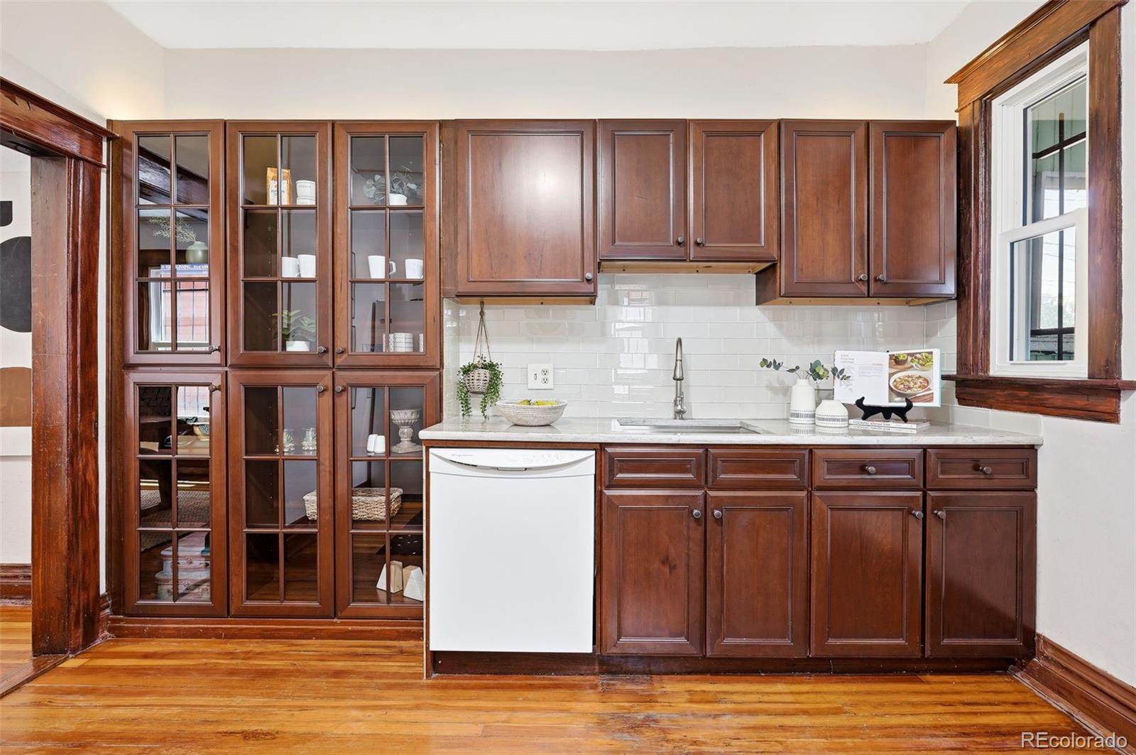 MLS Image #10 for 348  cherokee street,denver, Colorado
