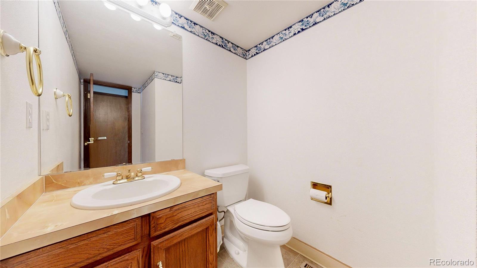 MLS Image #13 for 10208 e jewell avenue,aurora, Colorado