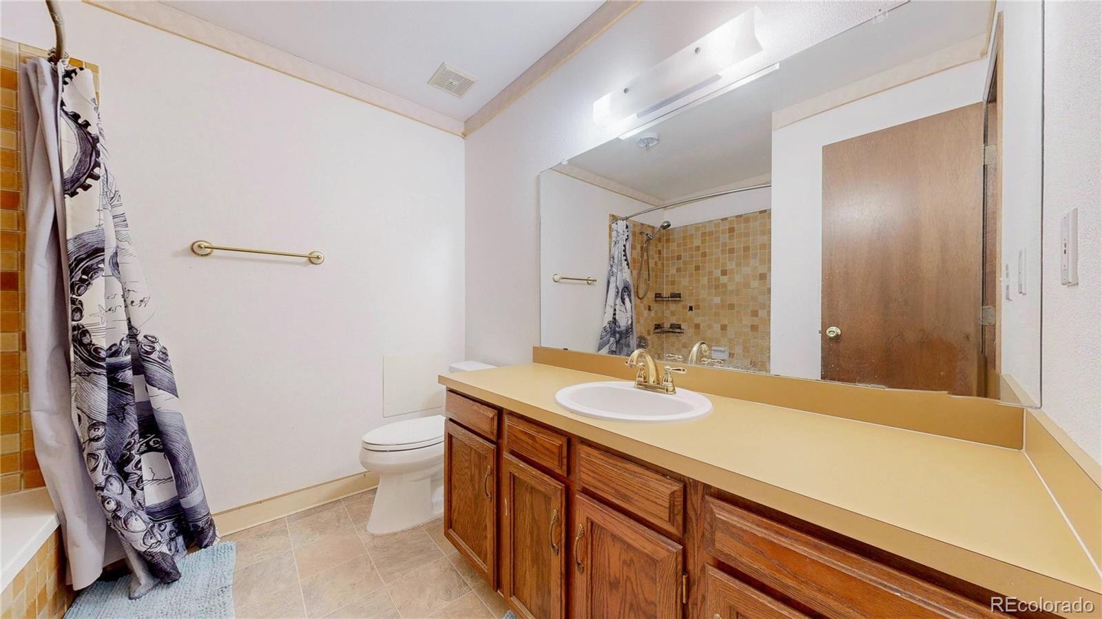 MLS Image #18 for 10208 e jewell avenue,aurora, Colorado