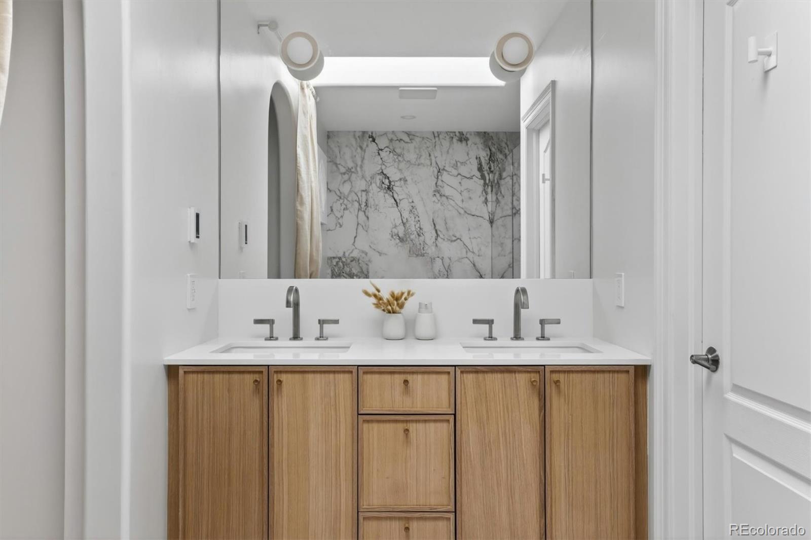 MLS Image #26 for 148 s locust street,denver, Colorado