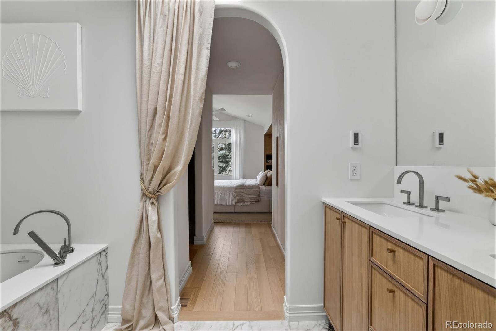MLS Image #27 for 148 s locust street,denver, Colorado
