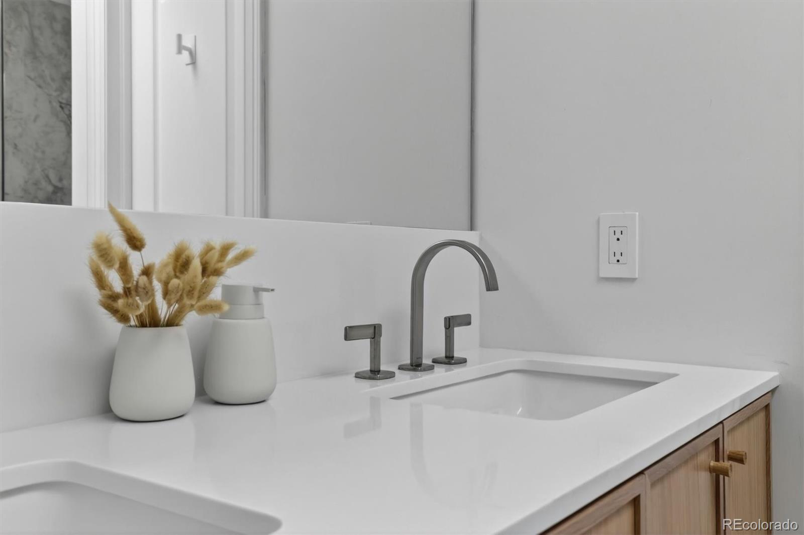 MLS Image #31 for 148 s locust street,denver, Colorado