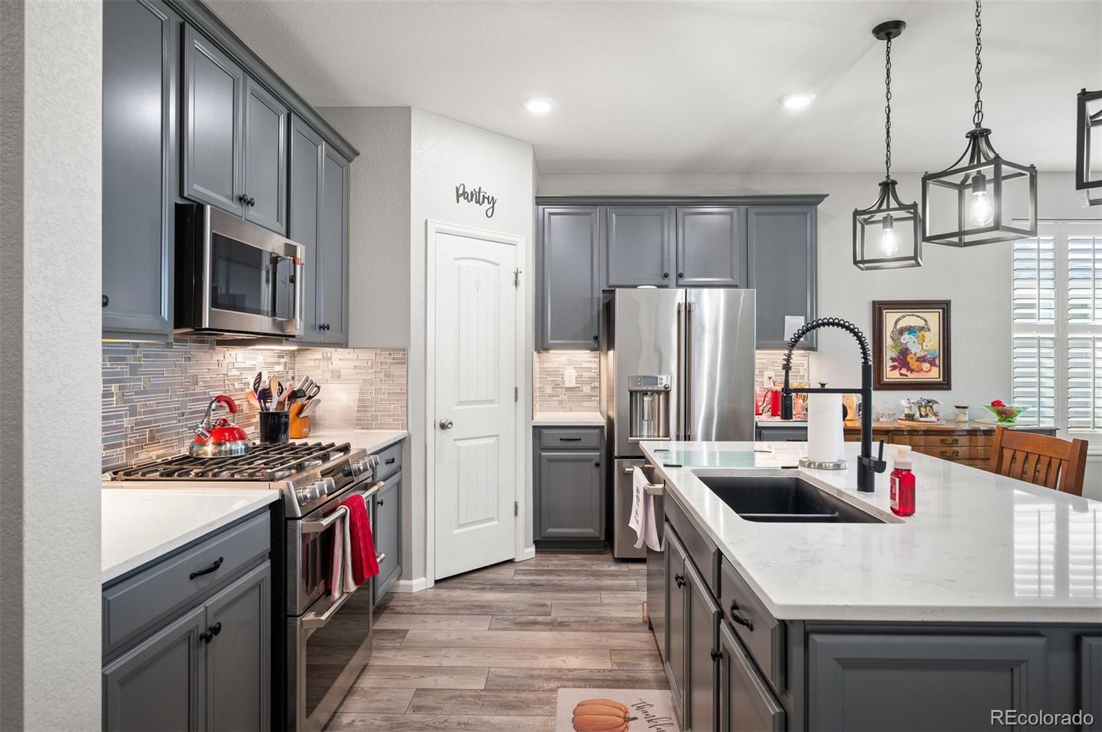 MLS Image #10 for 27571 e 7th drive,aurora, Colorado