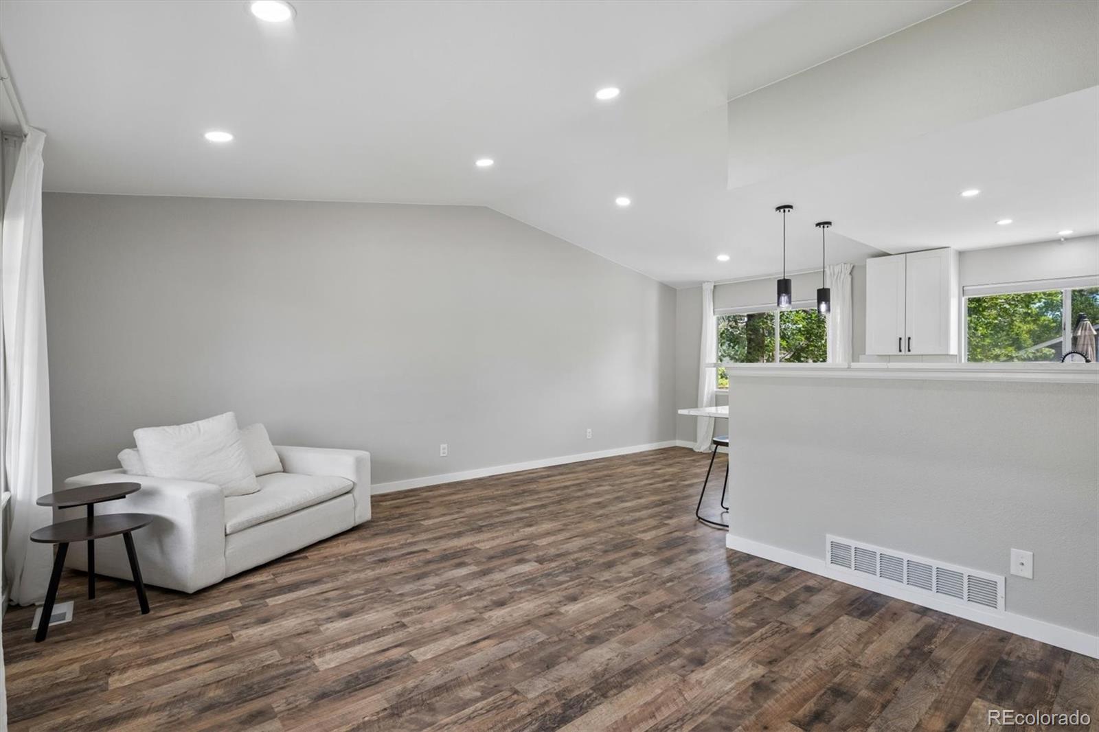 MLS Image #4 for 736  northridge road,highlands ranch, Colorado