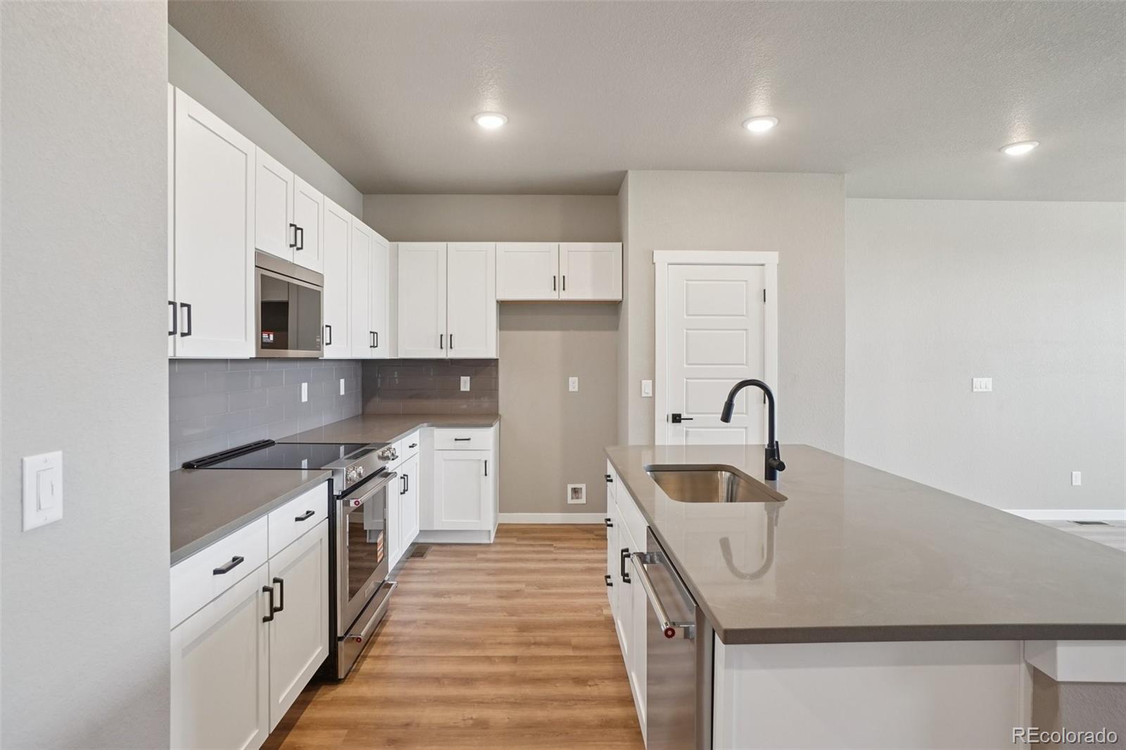 MLS Image #12 for 24161 e 54th place,aurora, Colorado