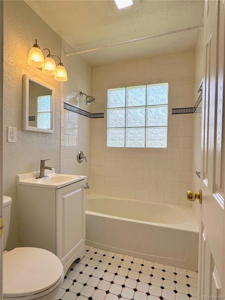 MLS Image #11 for 891  lansing street,aurora, Colorado