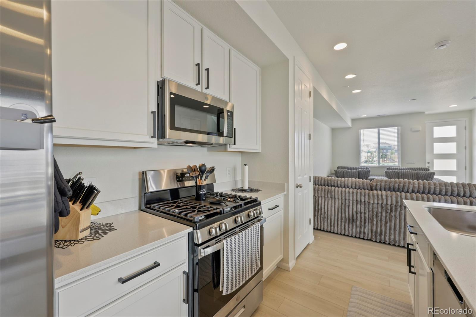 MLS Image #11 for 21143 e 67th avenue,aurora, Colorado