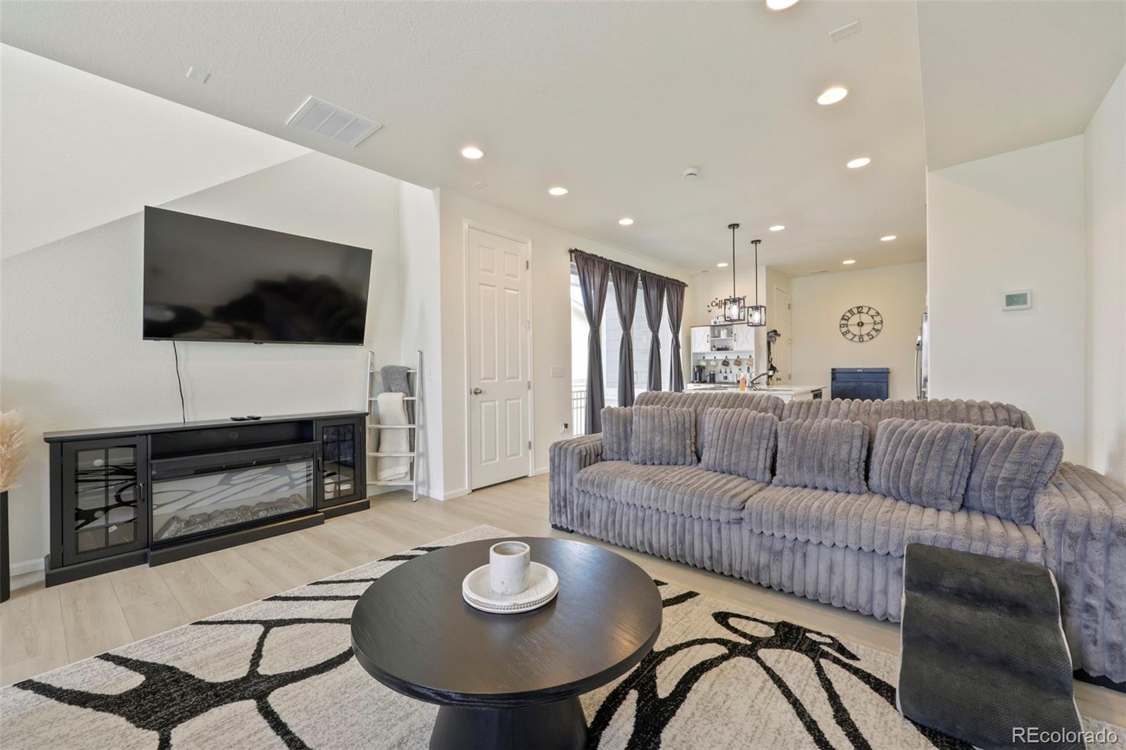 MLS Image #14 for 21143 e 67th avenue,aurora, Colorado