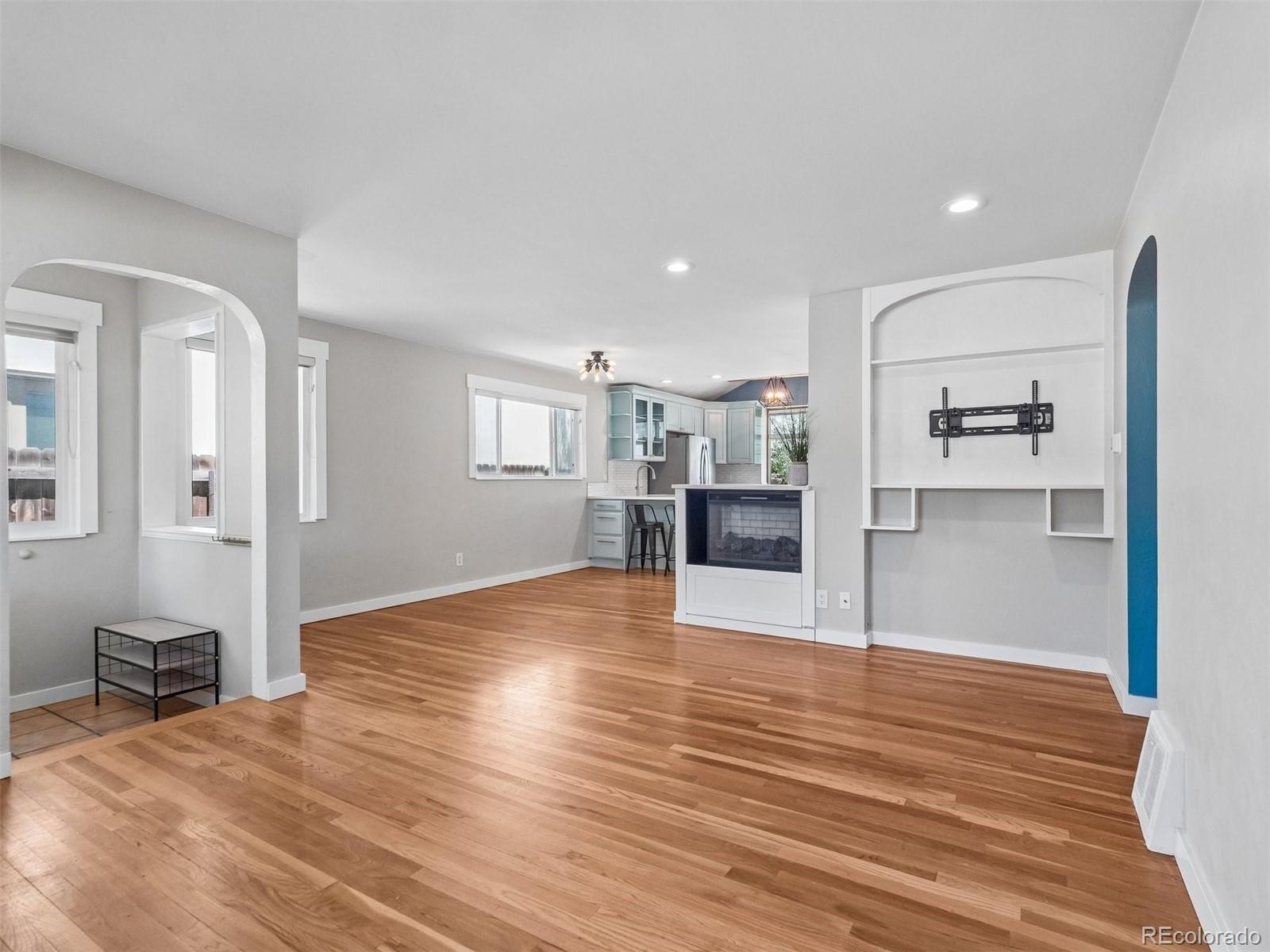 MLS Image #6 for 1660 s cook street,denver, Colorado