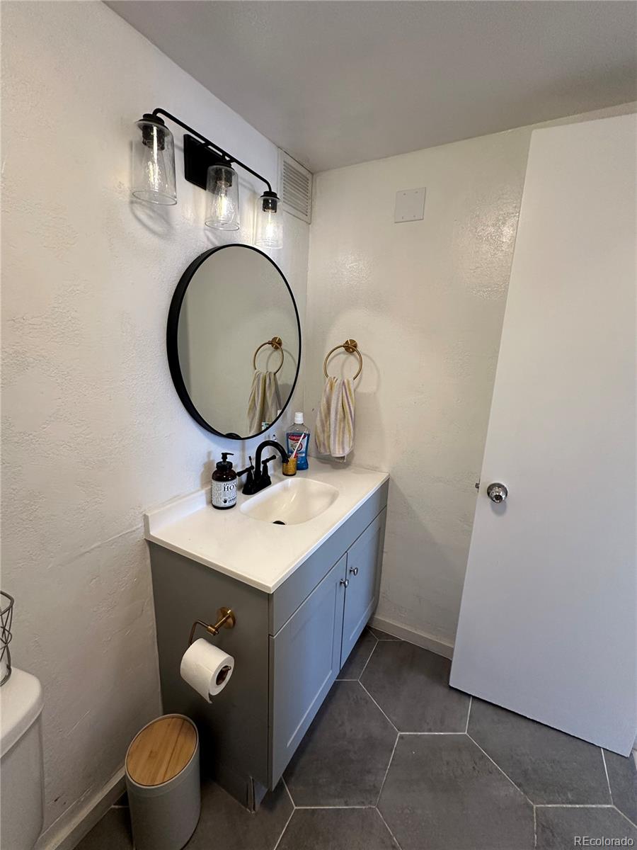 MLS Image #12 for 1196 n grant street 507,denver, Colorado