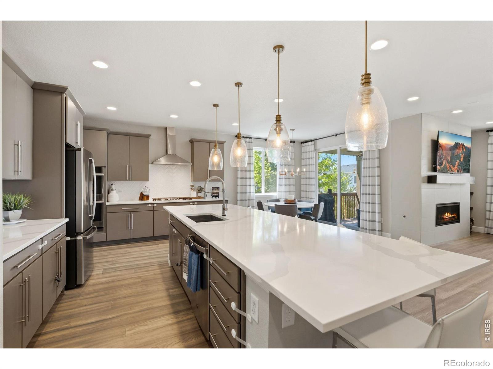 MLS Image #10 for 5502  shady oaks drive,windsor, Colorado