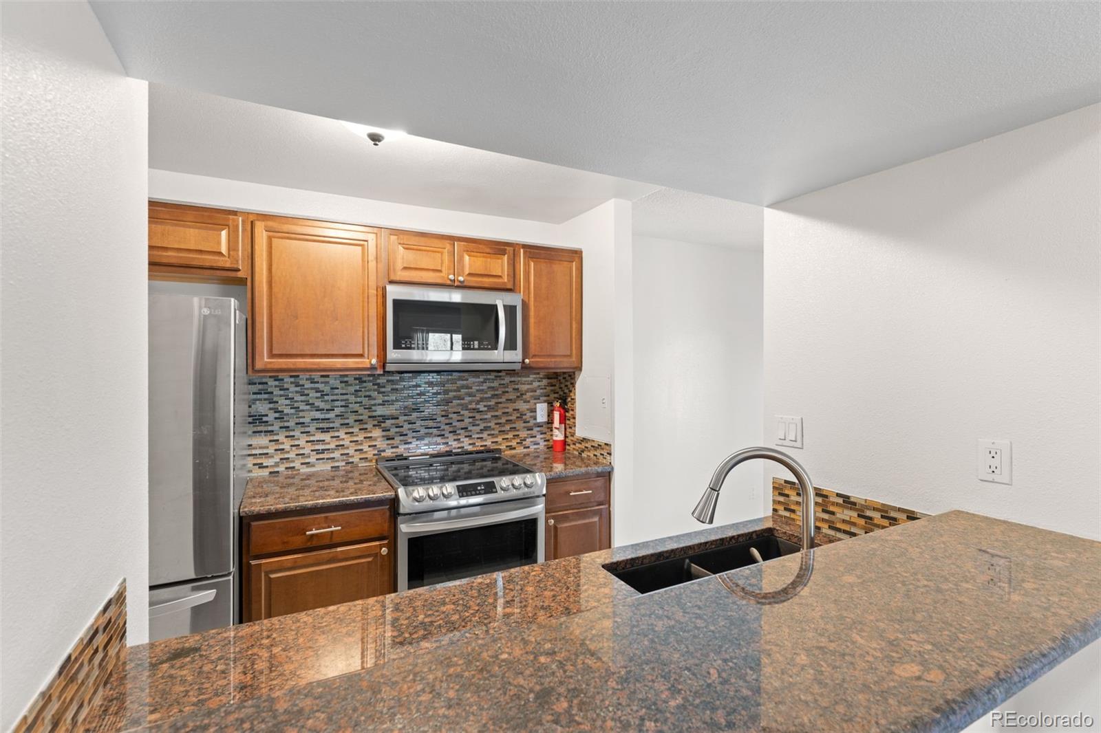 MLS Image #15 for 935  saturn drive,colorado springs, Colorado