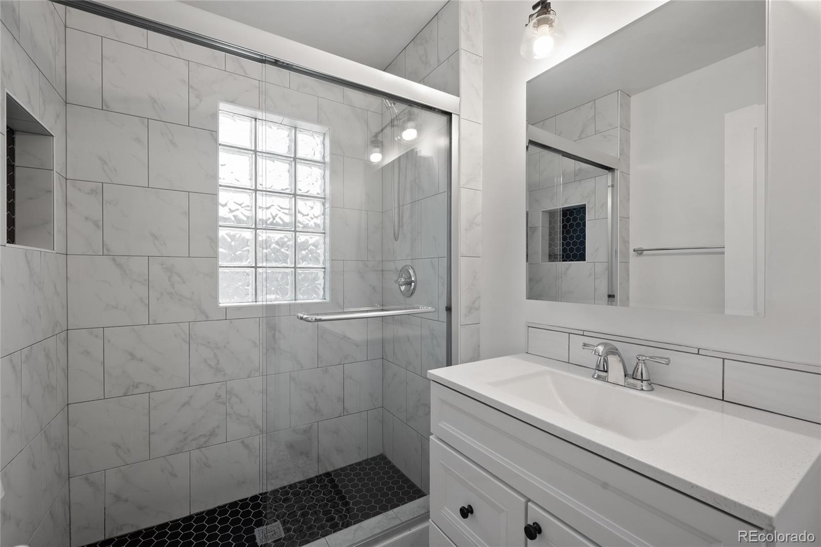 MLS Image #18 for 1423 s university boulevard,denver, Colorado