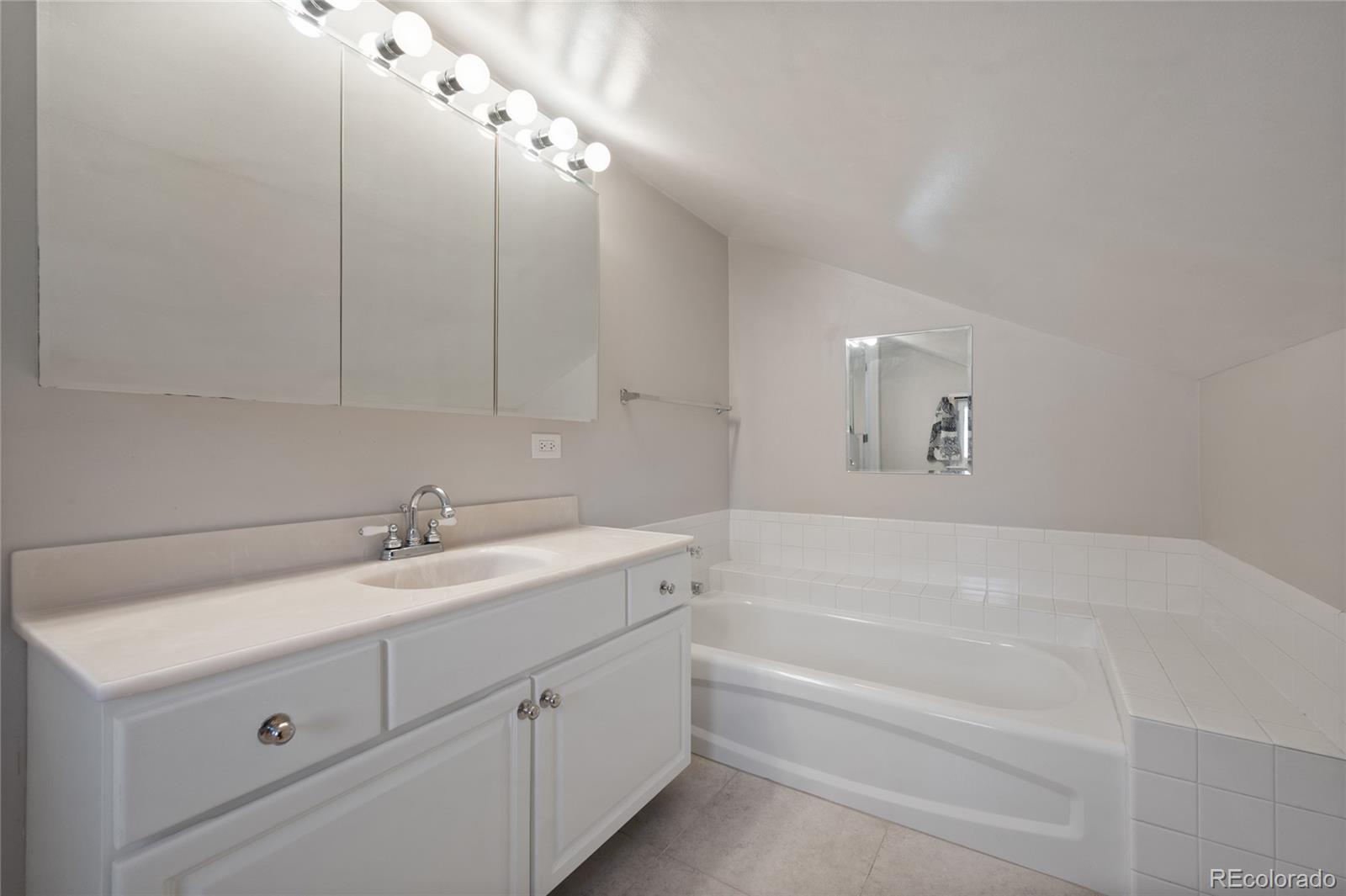 MLS Image #23 for 1423 s university boulevard,denver, Colorado