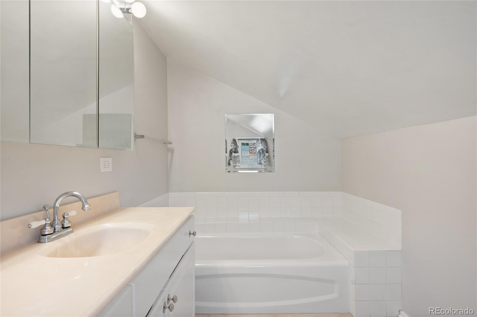 MLS Image #24 for 1423 s university boulevard,denver, Colorado