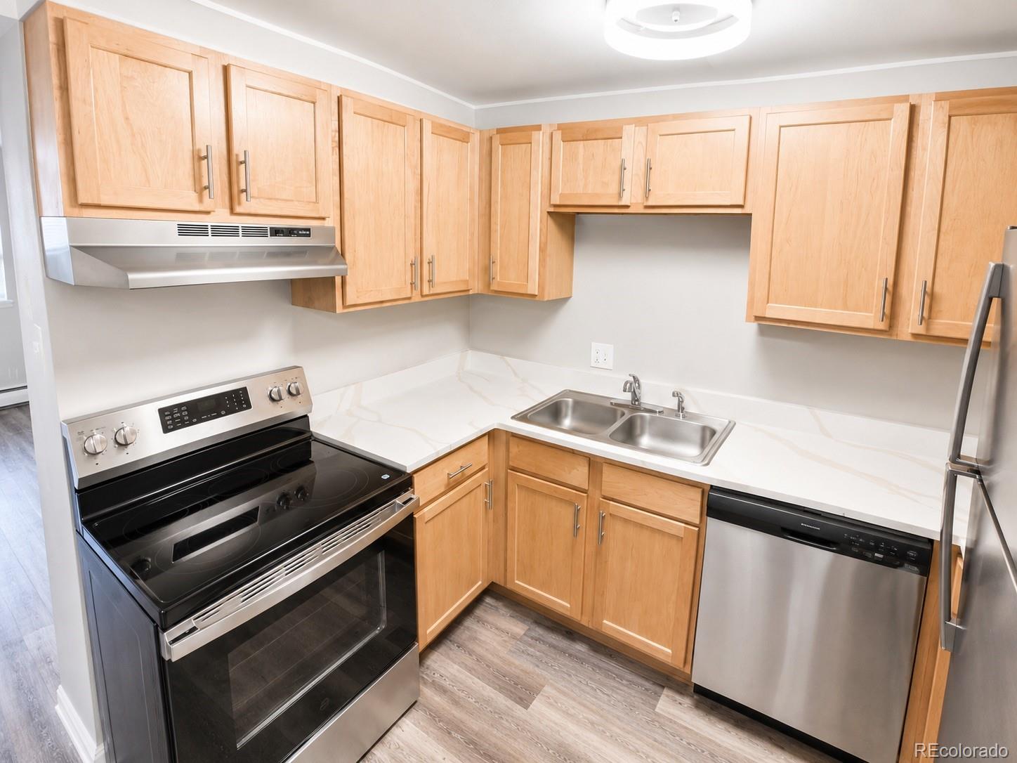 MLS Image #4 for 1390  emerson street 107,denver, Colorado