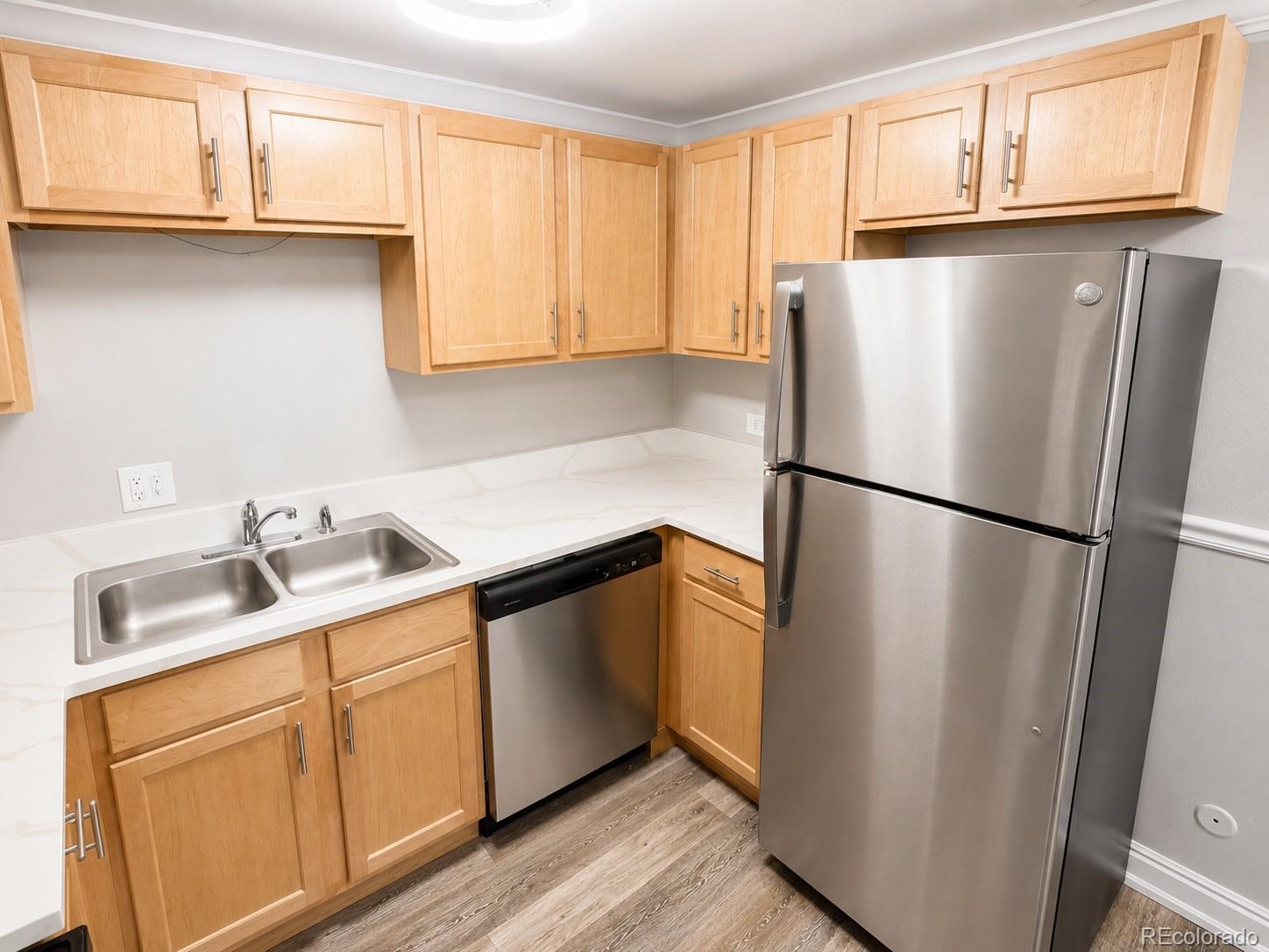 MLS Image #5 for 1390  emerson street 107,denver, Colorado