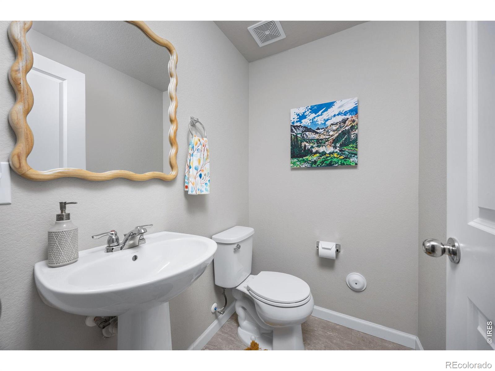MLS Image #4 for 1116  oak circle,lakewood, Colorado