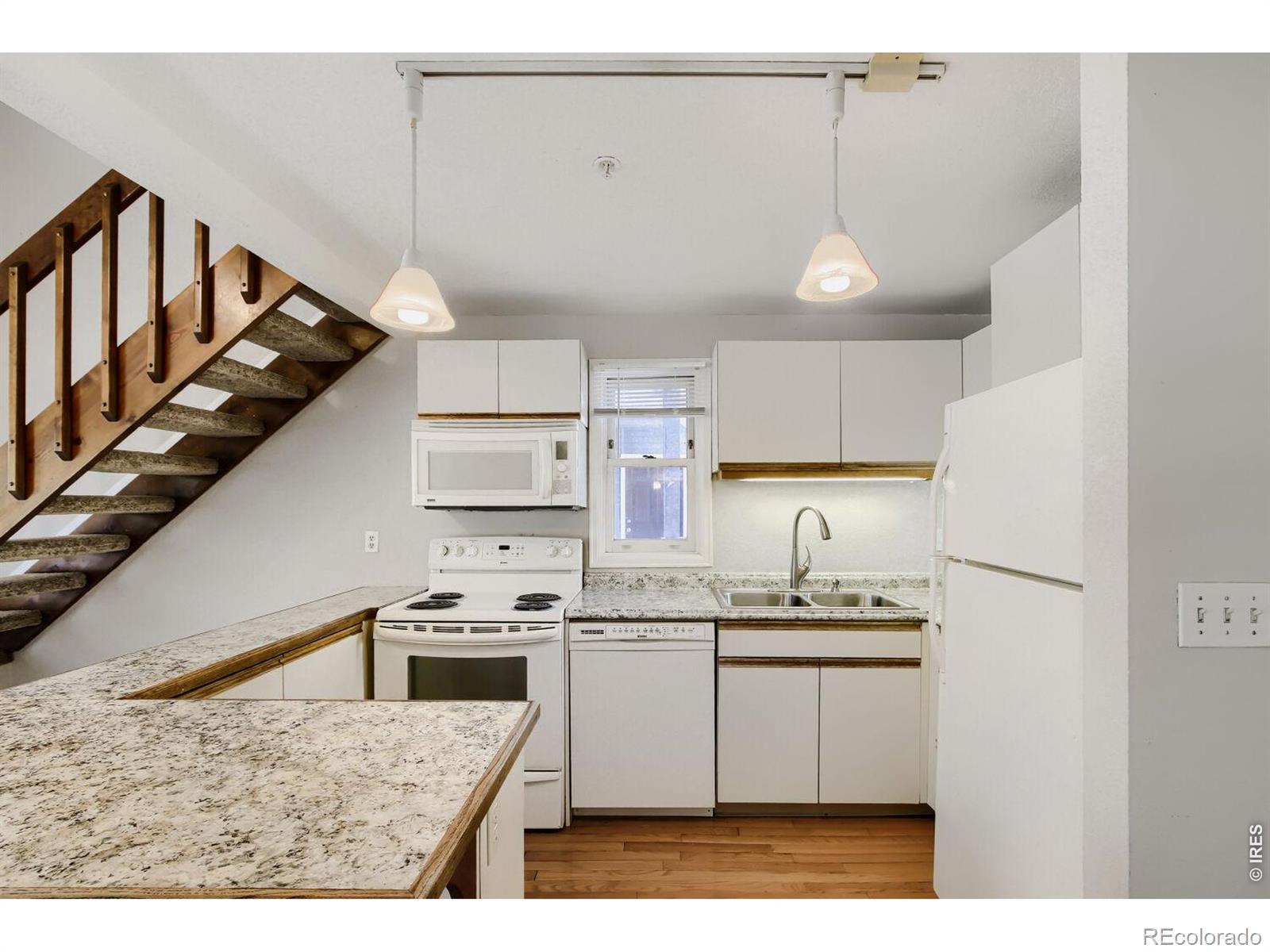MLS Image #5 for 2201  pearl street,boulder, Colorado