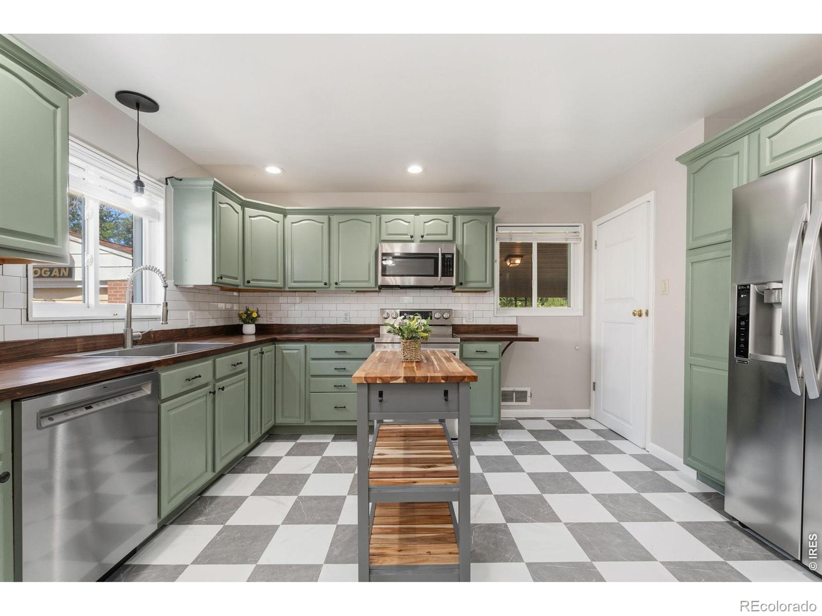 MLS Image #11 for 7270  avrum drive,denver, Colorado