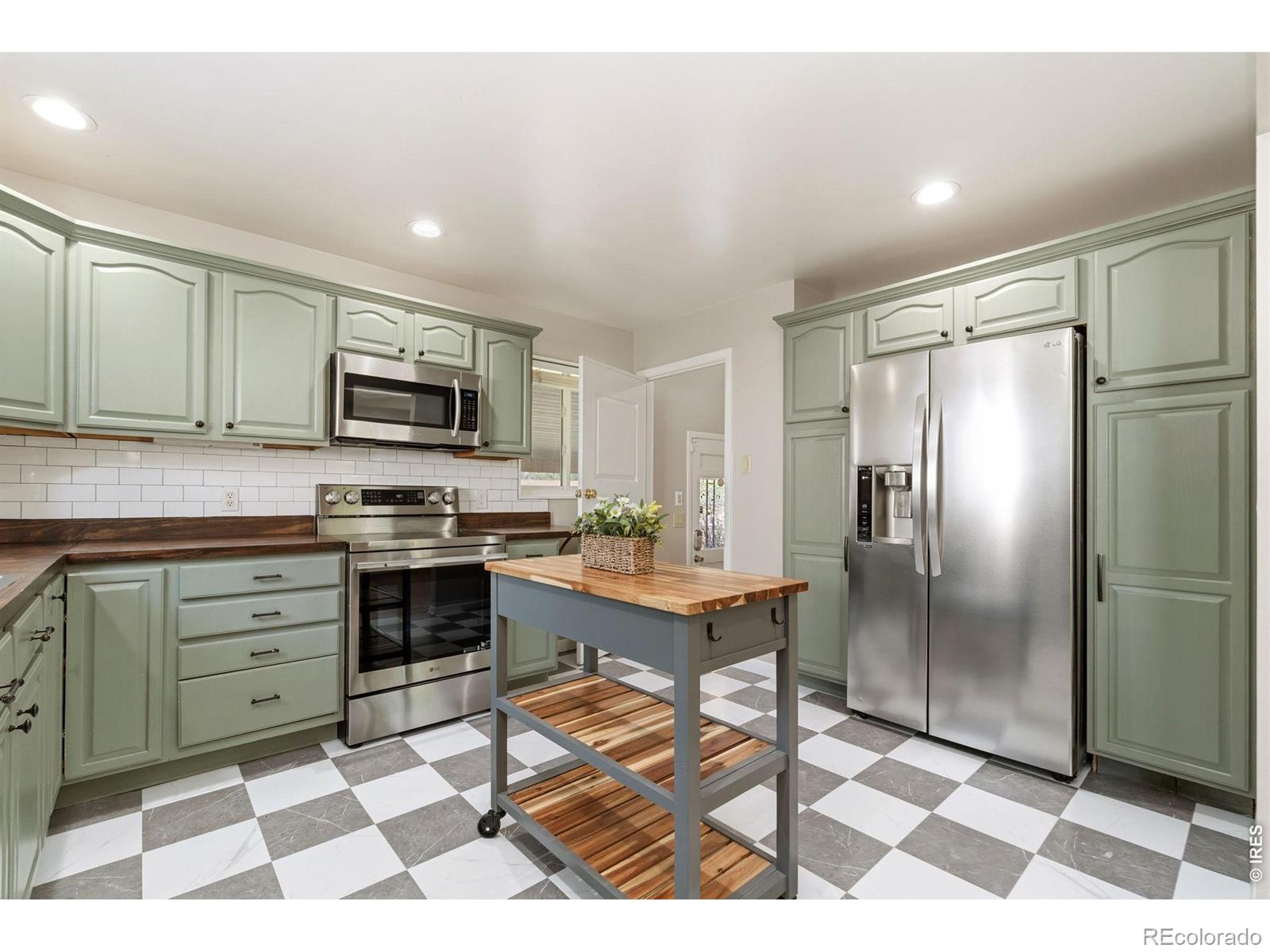 MLS Image #8 for 7270  avrum drive,denver, Colorado