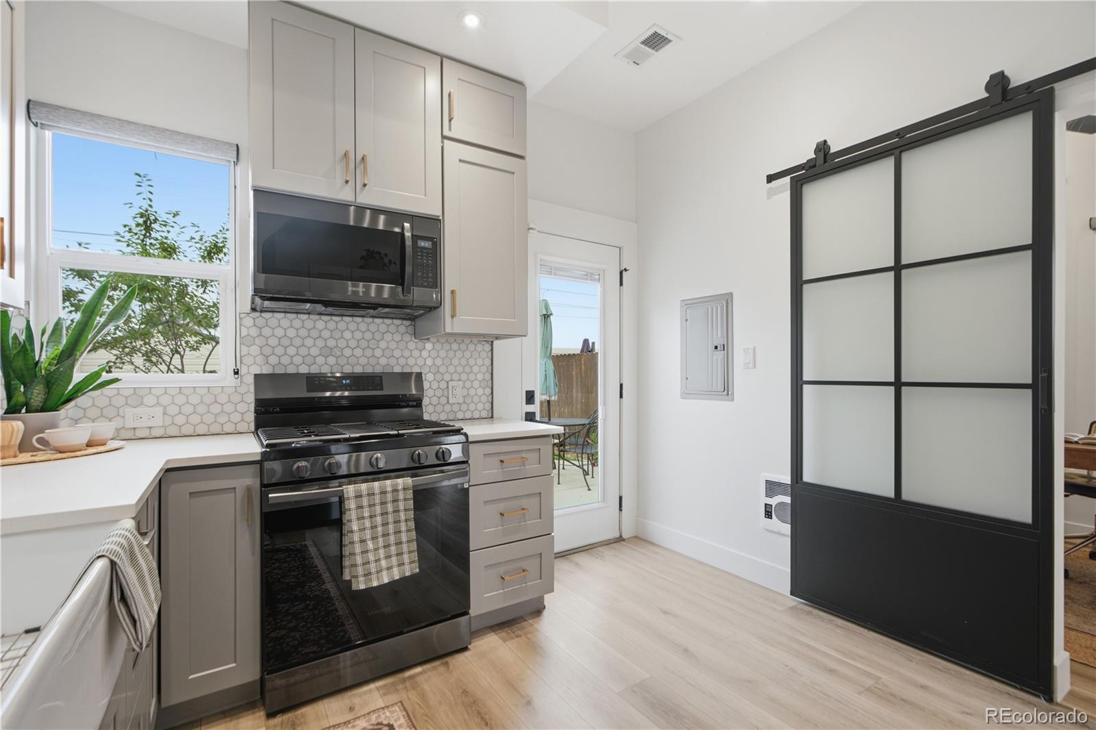 MLS Image #15 for 1419 s acoma street,denver, Colorado