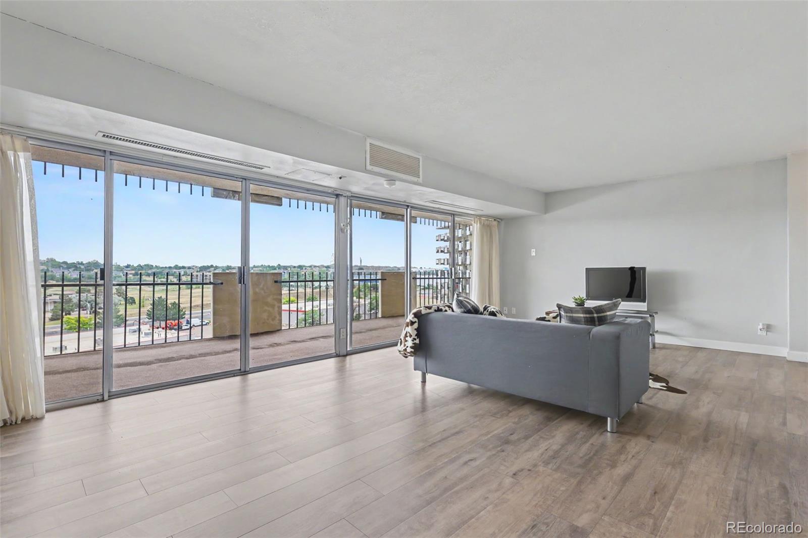 MLS Image #5 for 411  lakewood circle,colorado springs, Colorado