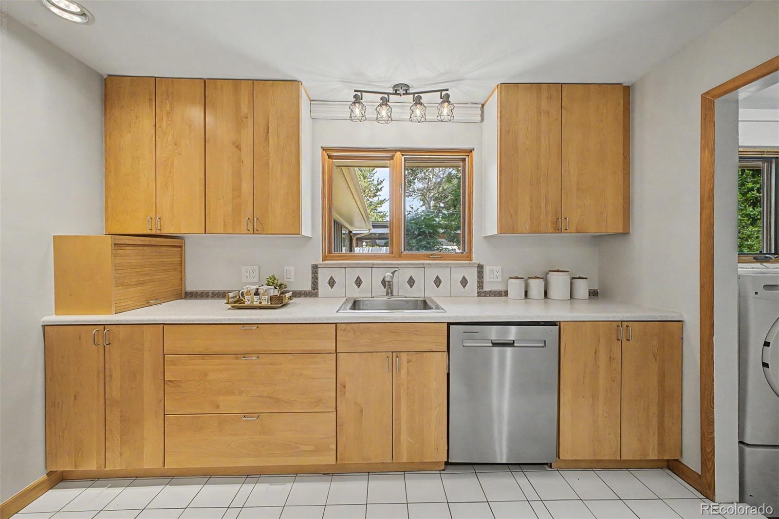 MLS Image #11 for 1511 s cherry street,denver, Colorado