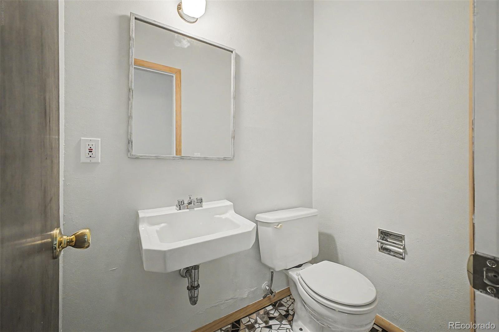 MLS Image #12 for 1511 s cherry street,denver, Colorado