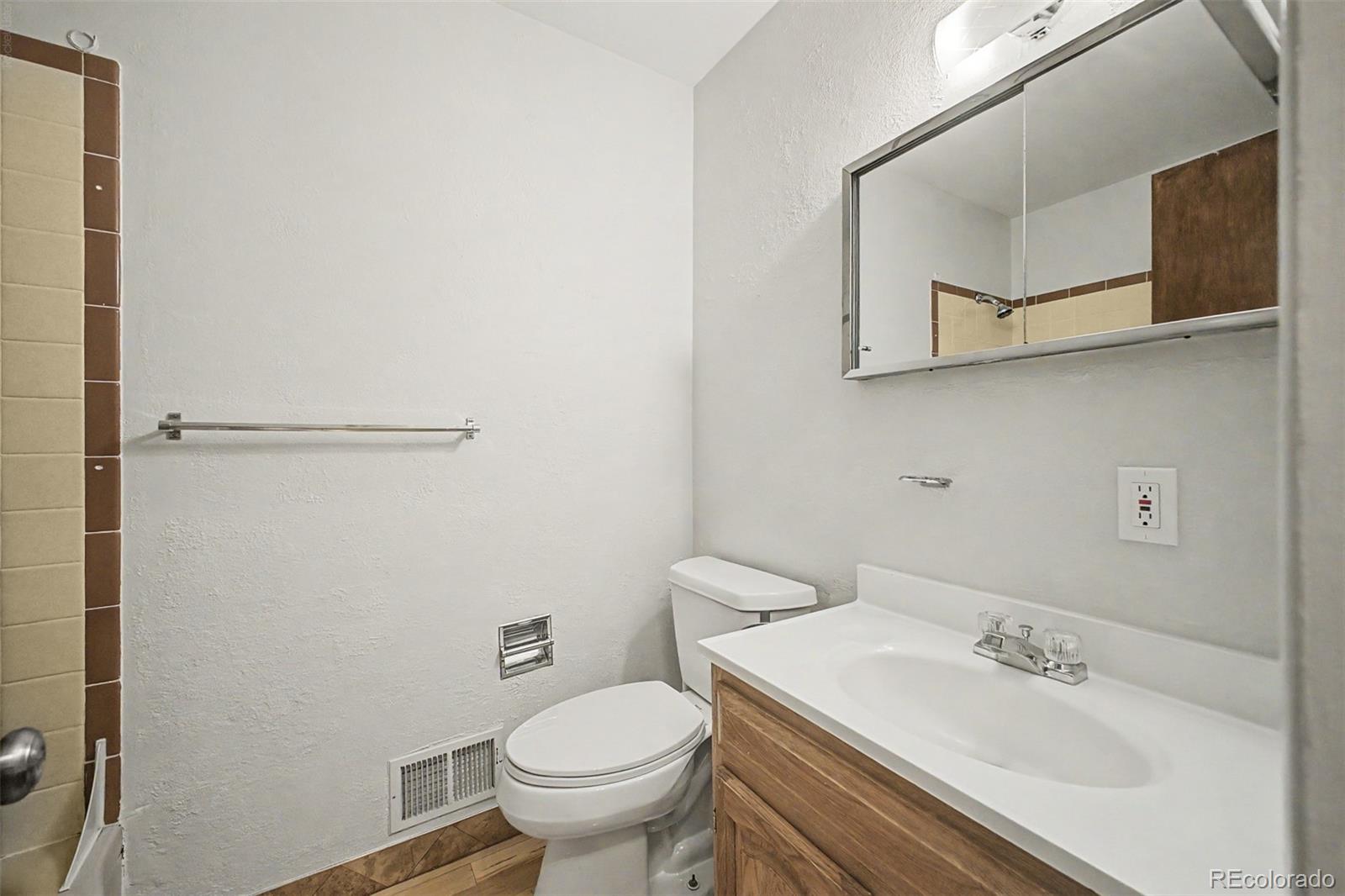 MLS Image #19 for 1511 s cherry street,denver, Colorado