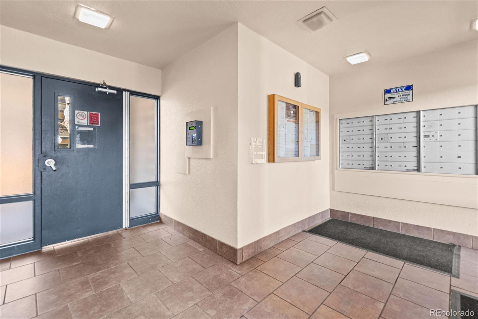 MLS Image #4 for 2225 s jasmine street,denver, Colorado