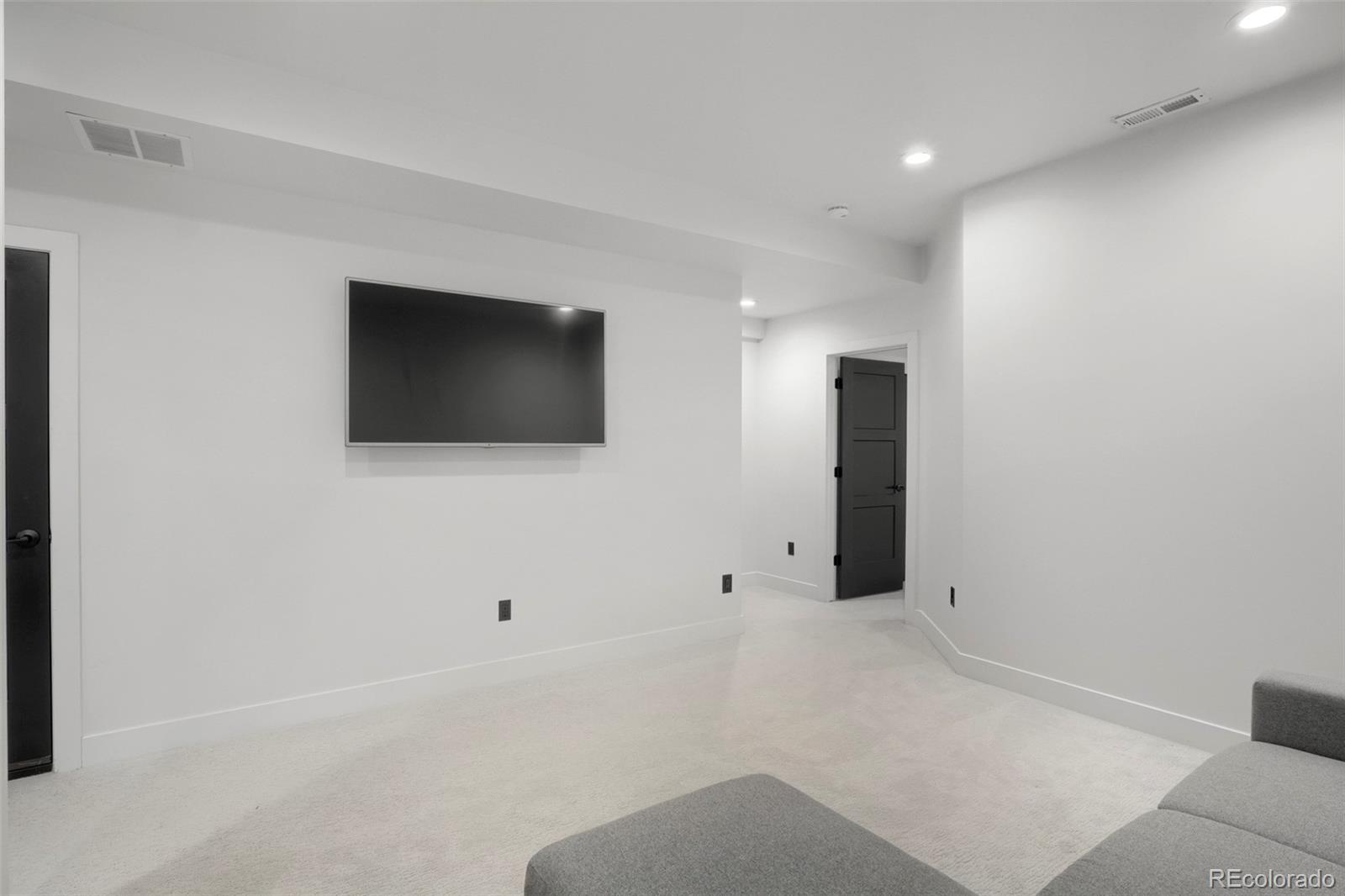 MLS Image #19 for 2071 s grant street,denver, Colorado