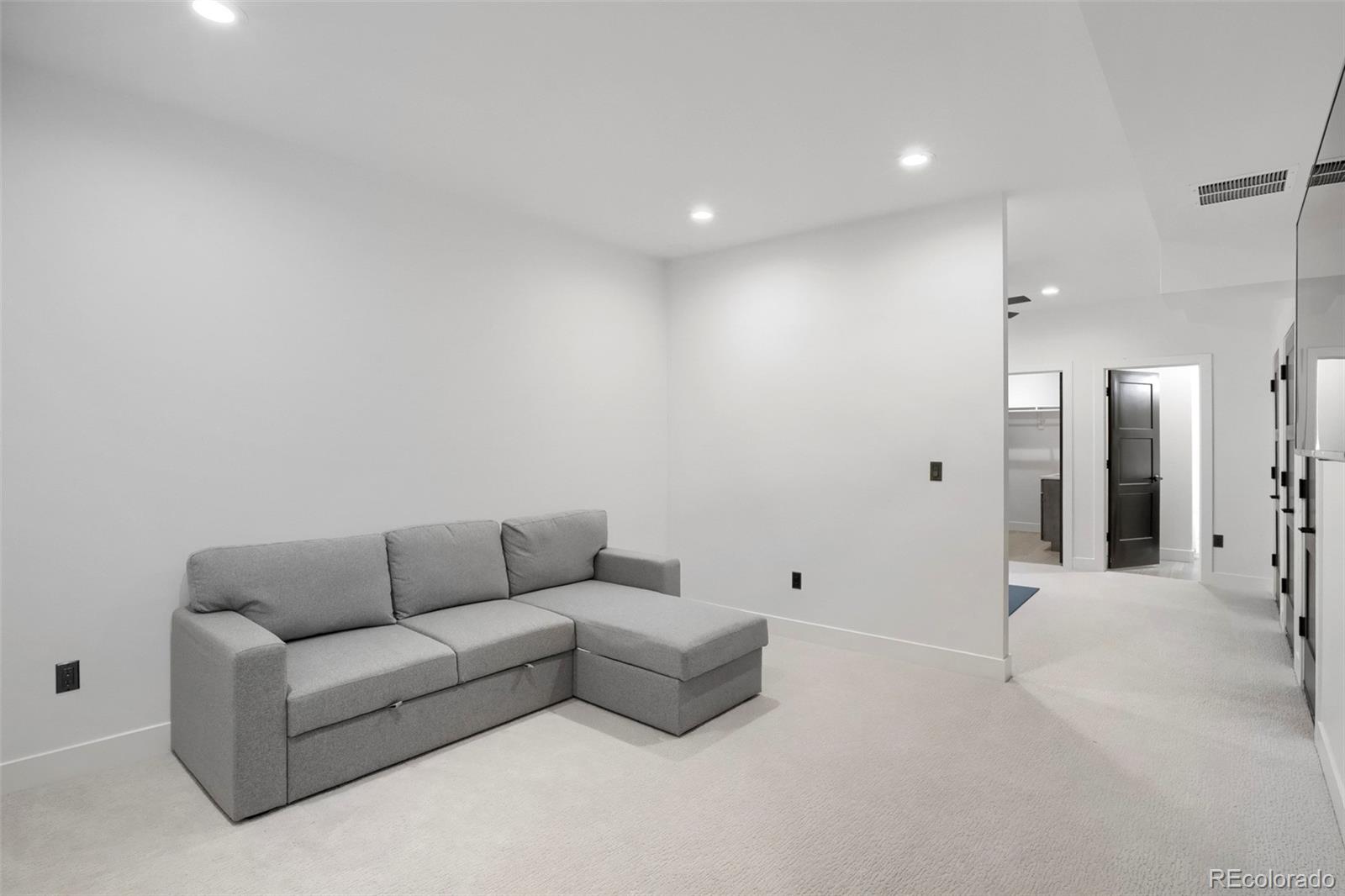 MLS Image #20 for 2071 s grant street,denver, Colorado