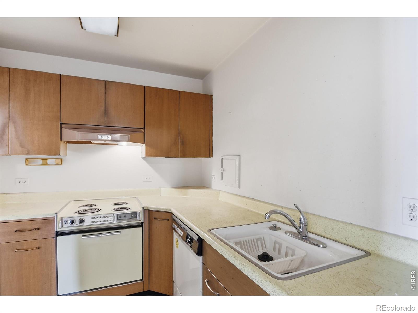 MLS Image #6 for 855 n pennsylvania street,denver, Colorado