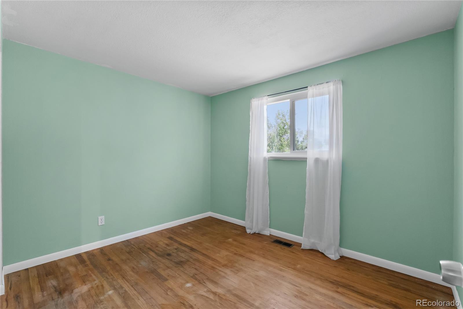 MLS Image #12 for 4011 e pikes peak avenue,colorado springs, Colorado