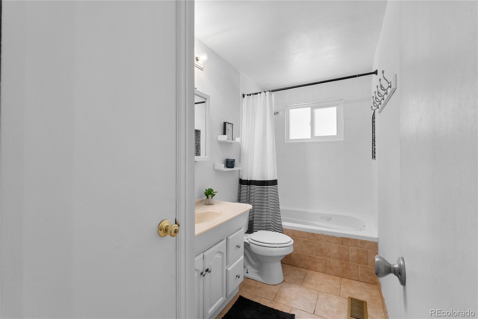 MLS Image #8 for 4011 e pikes peak avenue,colorado springs, Colorado