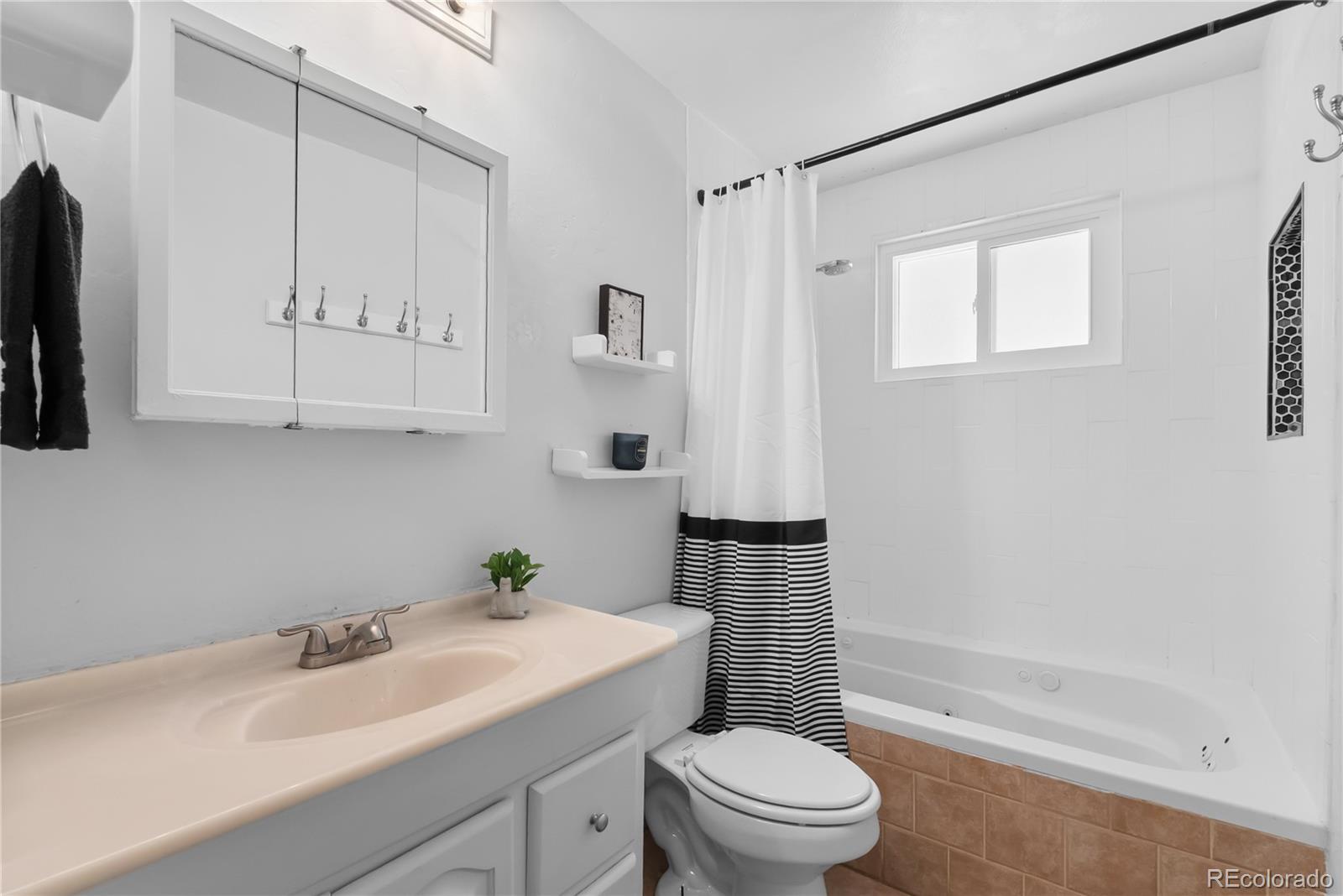 MLS Image #9 for 4011 e pikes peak avenue,colorado springs, Colorado