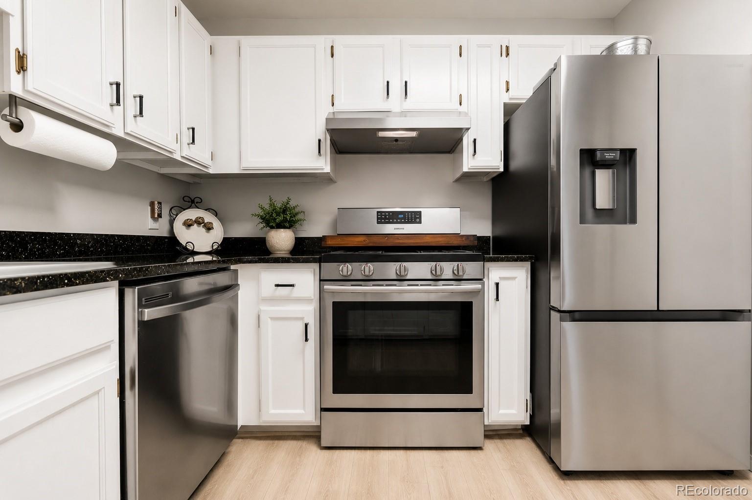 MLS Image #4 for 2058 s balsam street,lakewood, Colorado