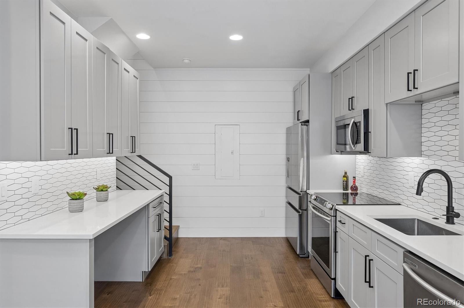 MLS Image #9 for 2478 s delaware street,denver, Colorado