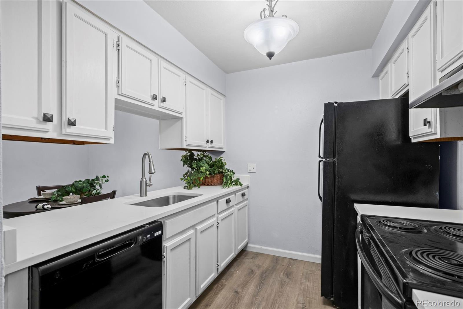 MLS Image #6 for 3121 s tamarac drive,denver, Colorado