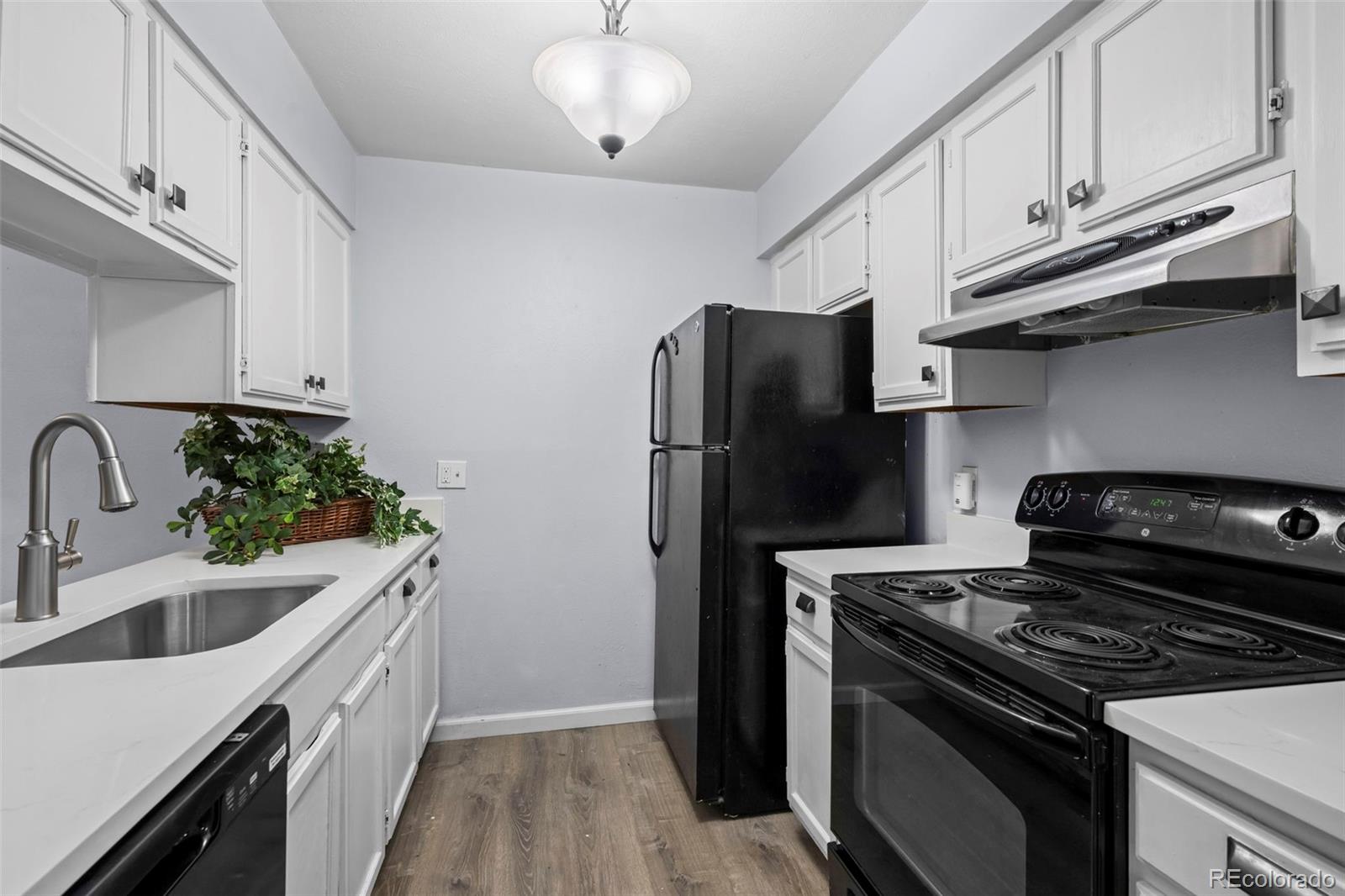 MLS Image #7 for 3121 s tamarac drive,denver, Colorado