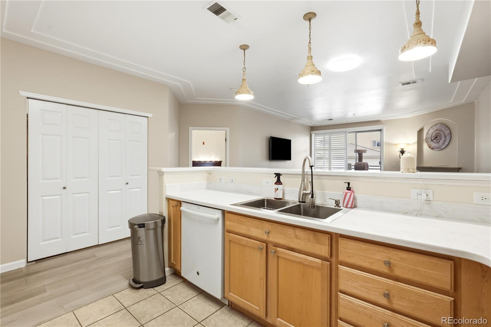 MLS Image #10 for 13353 w alameda parkway,lakewood, Colorado